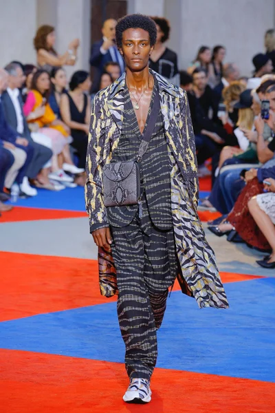 Look 11
